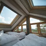 Luxusní stan Farasen Luxury Treetop - Sleep Among The Trees
