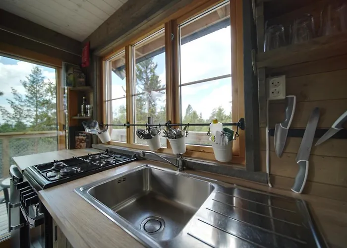 Luxe tent Faråsen Luxury Treetop - Sleep Among The Trees *