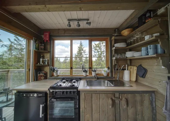 Faråsen Luxury Treetop - Sleep Among The Trees *