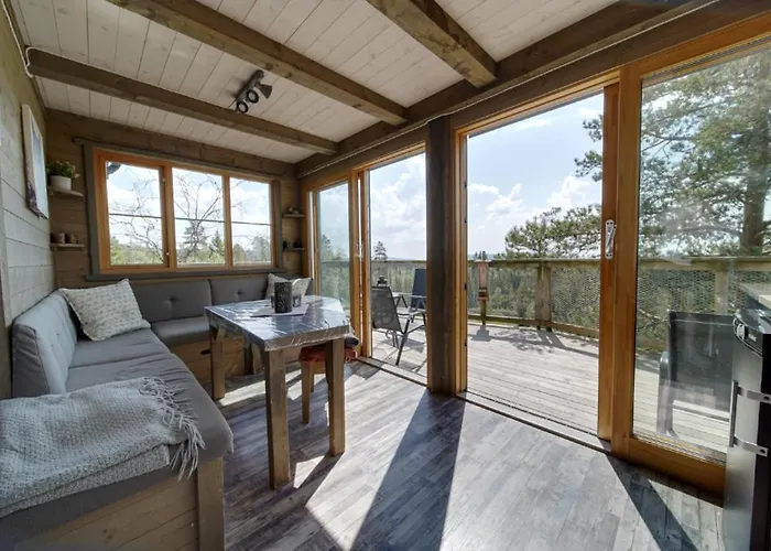 Luxe tent Faråsen Luxury Treetop - Sleep Among The Trees *